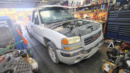 Parts ONLY off 04 Sierra 2WD Long Bed, Engine, 2WD Trans, Rear Axle or Diff, Lots LMore 
