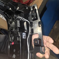 2021-2025 cadillac xt6 right side taillamp oem part number  (contact info removed)9