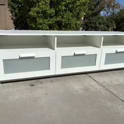 White Modern 3 Drawer Media TV Stand Furniture Great Condition 