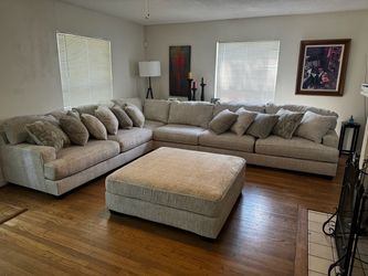 Selling this 2 year old sectional.  Too big for the new house.