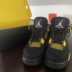 Air Jordan 4’s Retro Thunder