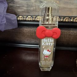 Hello Kitty -Vanilla Macaron Shimmer Body Oil NET 4.05 FL. OZ. (120 mL)