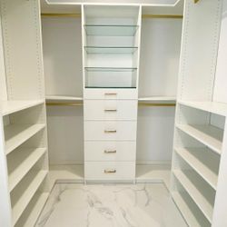 Walk-in Closet (hablamos Español)