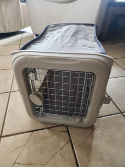 Dog crate (DAMAGED)