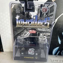 M2 Machines 1/64 scale MIJO exclusive Lowriders 1971 Chevy Van G10 