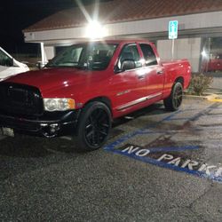 Clean Tittle 2003 Dodge Ram 1500.     $6,000