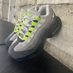 Nike Air Max 95 OG Neón (pick Up Only ) Size 12c. $20 FIRM 