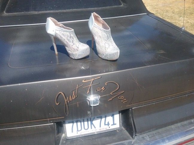 CINDERELLA LEFT 2 BEAUTIFUL PAIR OF WEOMENS SHOES SIZE 8