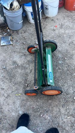 Scott’s Manual Lawn Mower