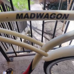 MADWAGON BEACH CRUISER 