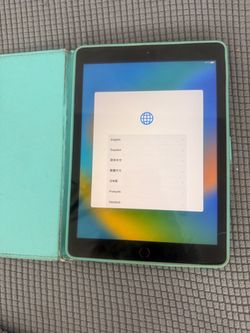 OfferUp Listing Copy Apple iPad 5th Generation (9.7-inch) - Excellent Condition with Case