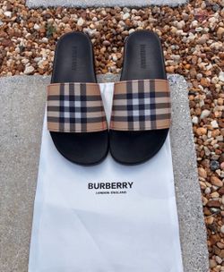 BURBERRY SLIDES