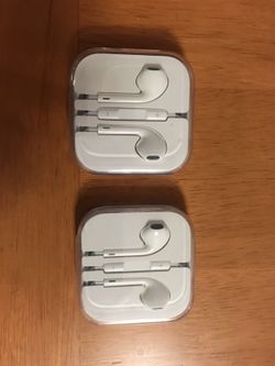 2 Original Apple EarPods