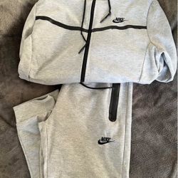 Men’s Nike Tech