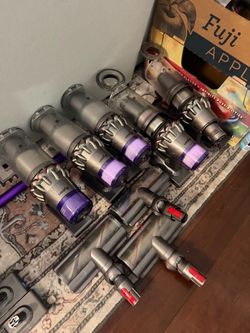 Dyson Cyclone V10 Cordless Stick Vacuum Purple Blue w/ Charger & Attachments