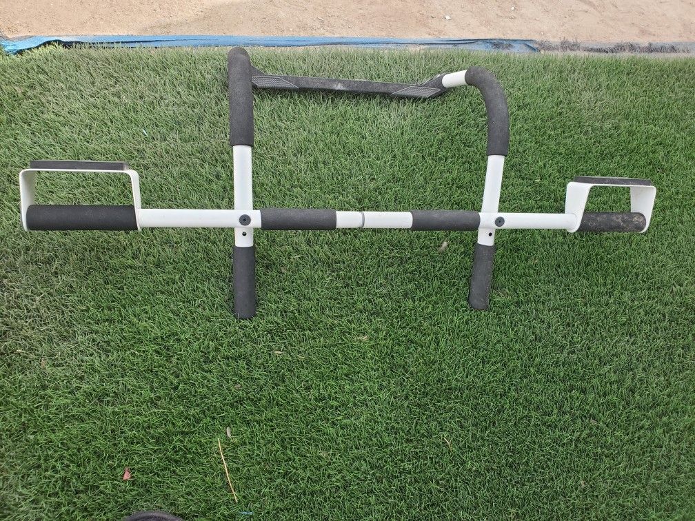 Pull-up Bar/push-ups/triceps