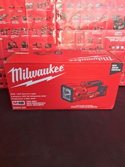 MILWAUKEE M18 18V 1250-LUMENS LITHIUM-ION CORDLESS SEARCH LIGHT ( TOOL ONLY )