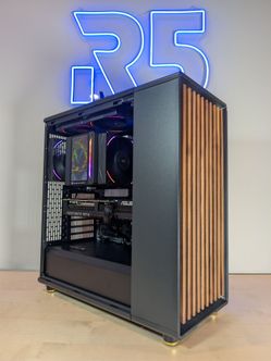 RTX 5080 // Ryzen 9800x3D // 32GB DDR5 // 2TB Gen4 NVMe // WiFi 7