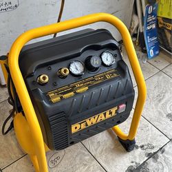 Dewalt heavy duty 2.5 gallon quiet air compressor
