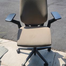 Steelcase Gesture Office Desk Gaming Chair 