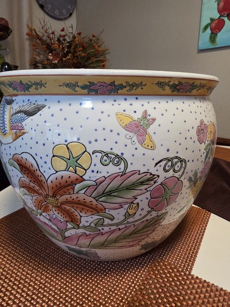 Decorative Ceramic Bowl with Fish Design