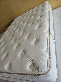 Saatva Full Size Mattress And Box Spring 🌙