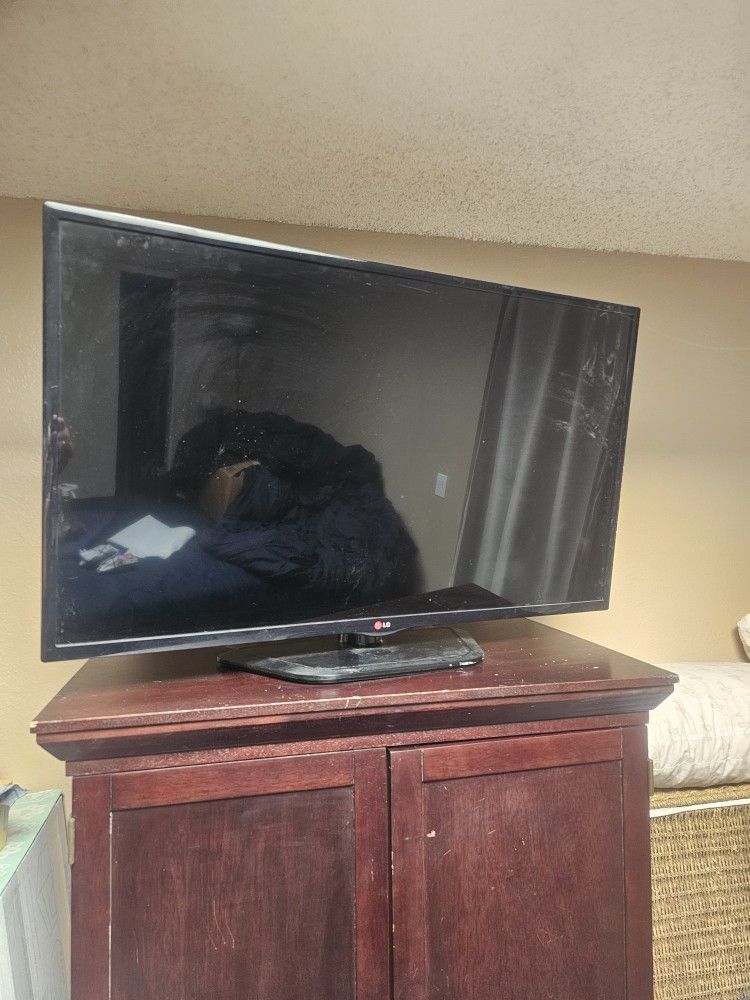 Pre-owned LG TV 42inch- Needs Repair