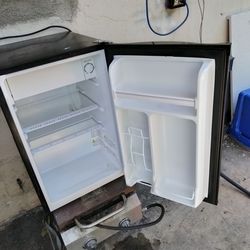 Mini fridge