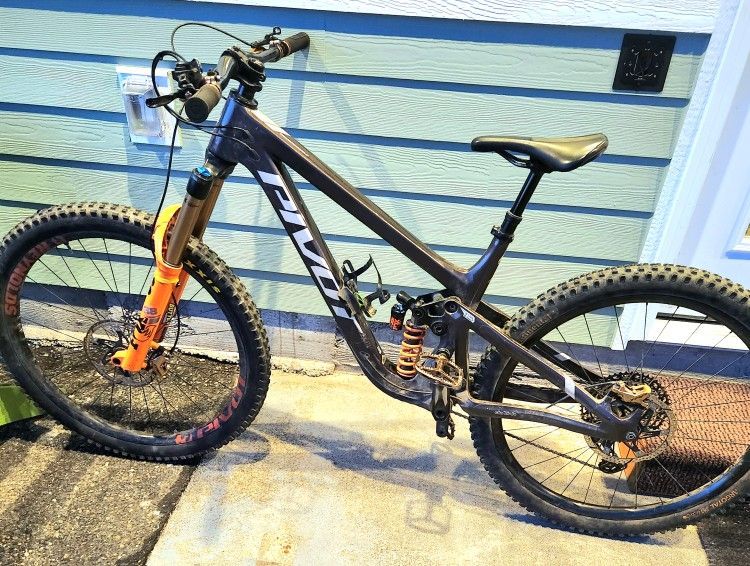 2023 Pivot Firebird XT Carbon 29er