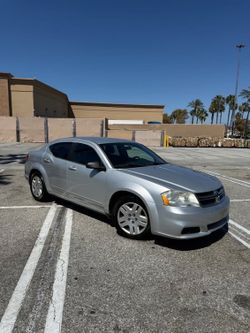 Dodge Avenger Silver 4-Door Sedan