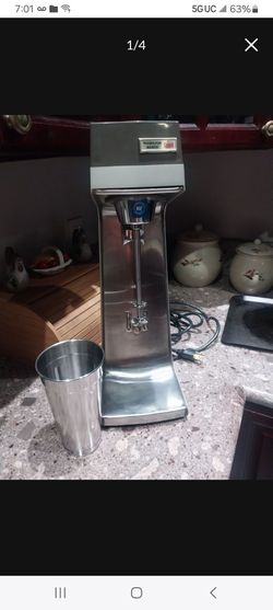HAMILTON BEACH MILK SHAKE MACHINE COMMERCIAL  IN GREAT CONDITION  LIGHTLY USED
