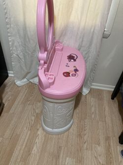 Plastic vanity for girl
