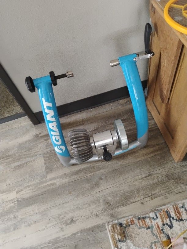 Giant Training Stand