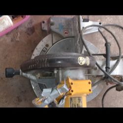 Dewalt 703 Compound Miter Saw