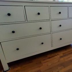 White Glossy Color Dresser