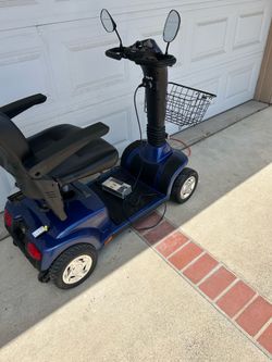 Four wheel Scooter