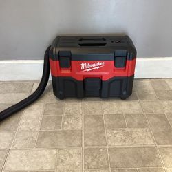 Milwaukee (0889-20) 2 Gallon Wet/Dry Vacuum (tool only)