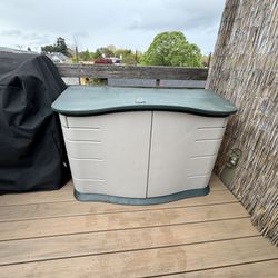 Outdoor Deck Storage - Rubbermaid
