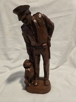 *VINTAGE* RED MILL CRUSHED PECAN SHELL POLICEMAN / POLICE OFFICER WITH CHILD 