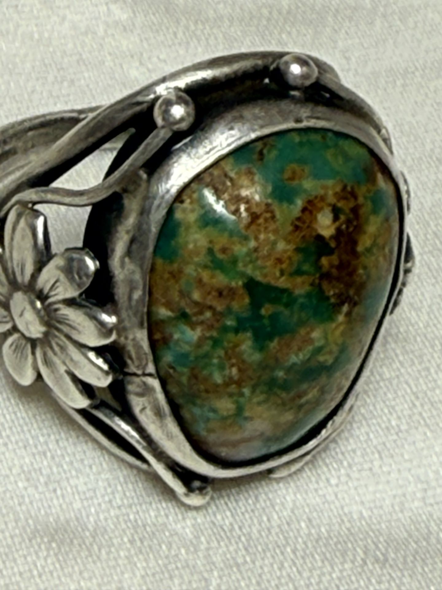 Vintage Sterling Southwest Navajo Artisan Turquoise Ring