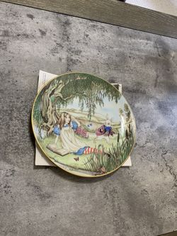 Collector plate “ ALICE AND THE WHITE RABBIT “