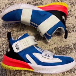 Nike LeBron James Soldier 13 XIII Light Photo Blue Crimson AR7586-401 size 3Y in excellent condition    