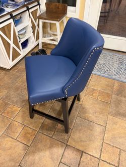 Beautiful Brand New Barstools *Set of 4*