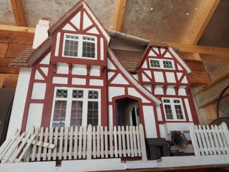 Vintage Glencraft Doll House