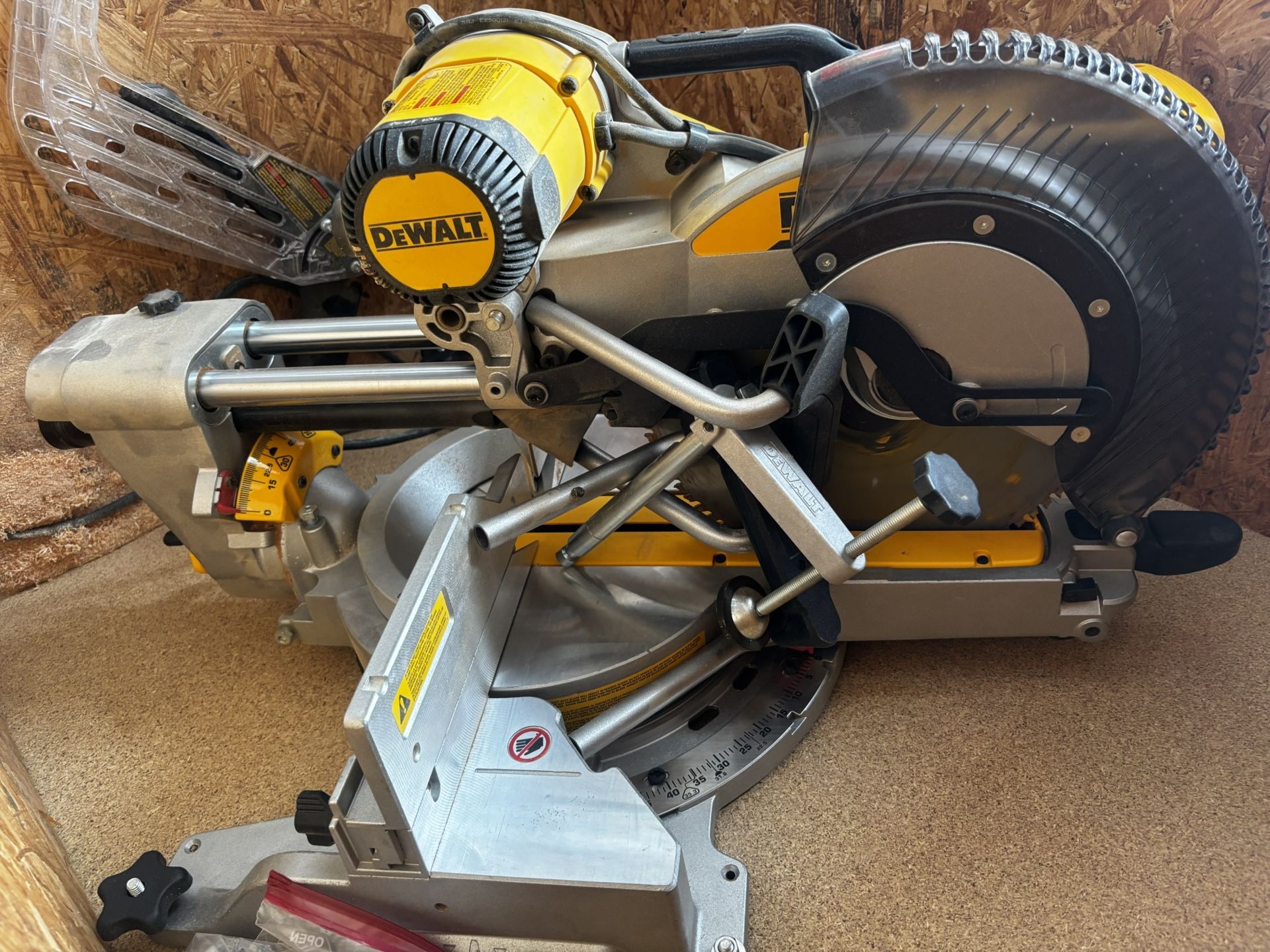 DeWalt 12” Double Bevel Sliding Compound Miter Saw