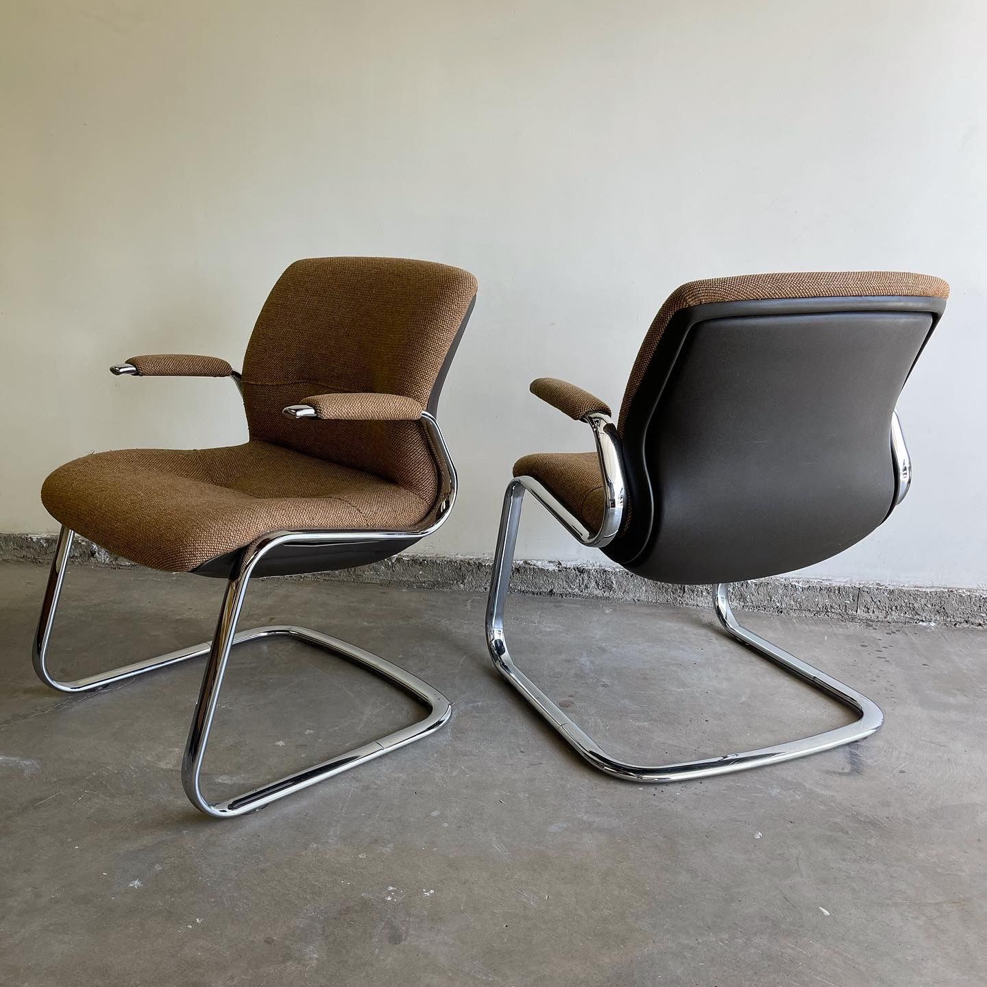 Steelcase 2024 cantilever chair