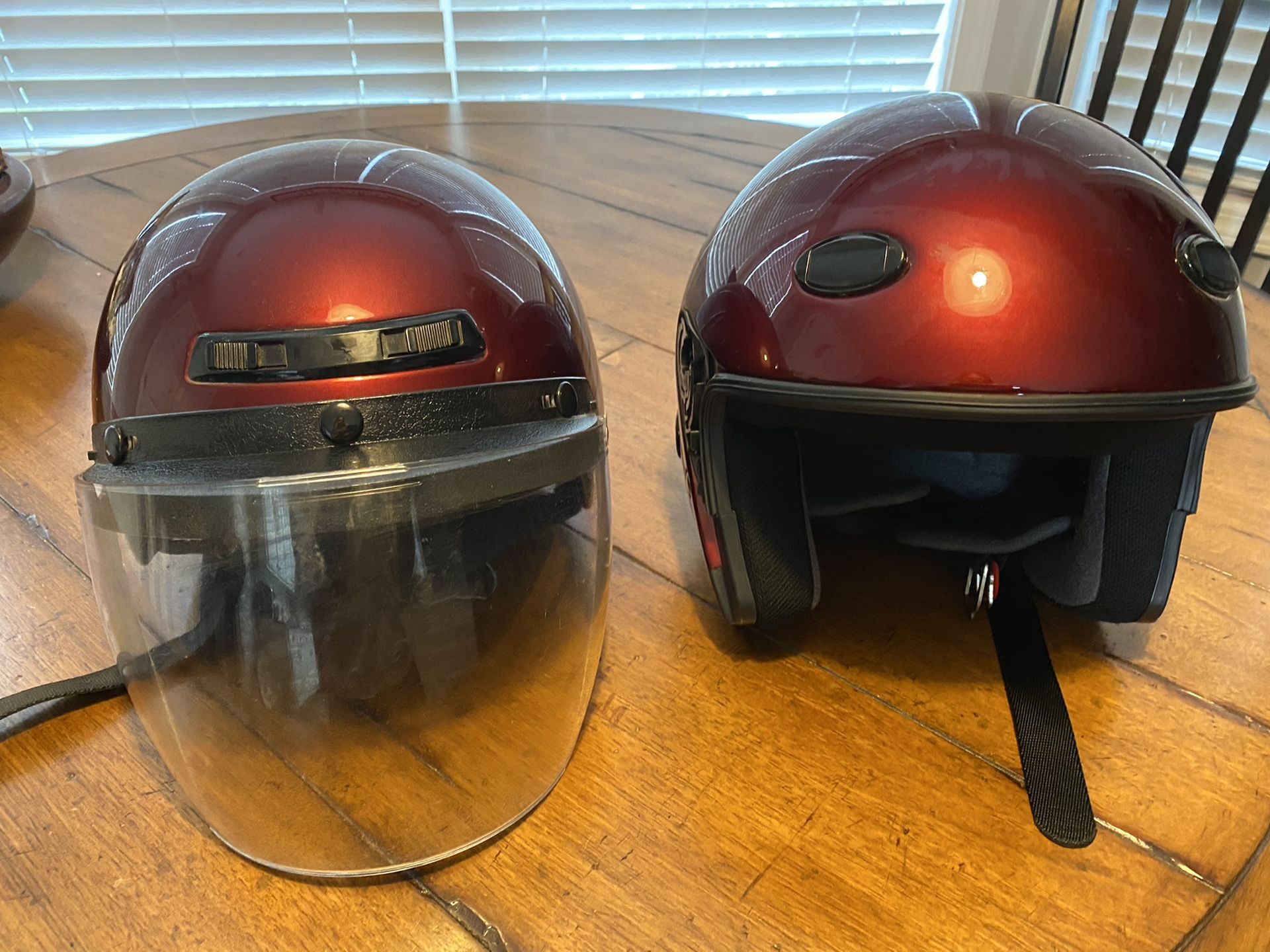 2 matching motorcycle helmets (1 with visor- L) ( 1-M)