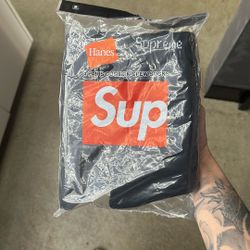 Supreme Hanes Crew Socks 4 Pack 