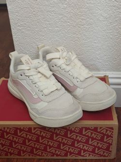 Vans Range Exp
Chunky Lace Sepia Rose
Sneakers