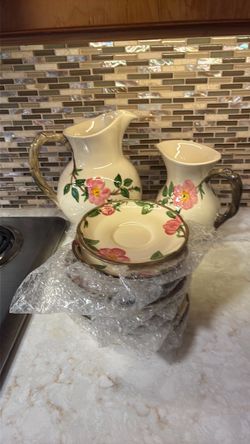 2 Franciscan pitchers & 9 cup plates